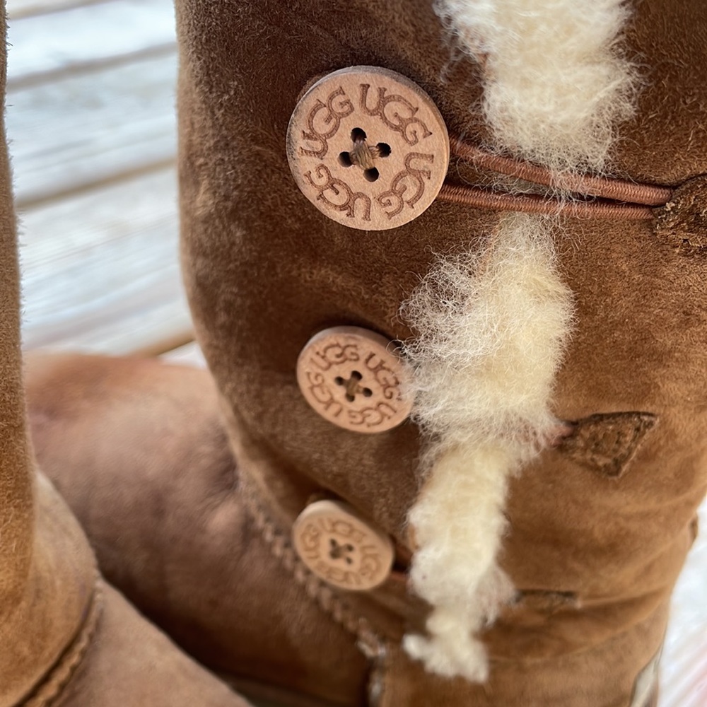 Ugg Bailey Button Triplet Ii Boot Size 5 - image 2